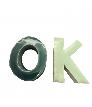 scritta in ceramica MV% CERAMICS DESIGN "ok " verde mare e verde acqua