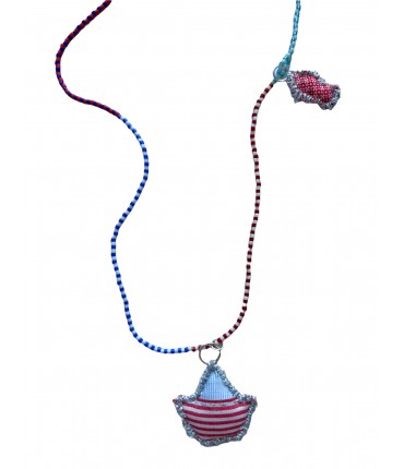 collana LESS. perline di vetro effetto righe blu e rosso e ciondoli barchetta+pescetto in tessuto